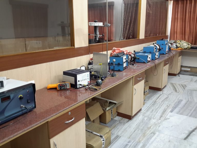 Verification-of-Coulumbs-law-experimental-setup
